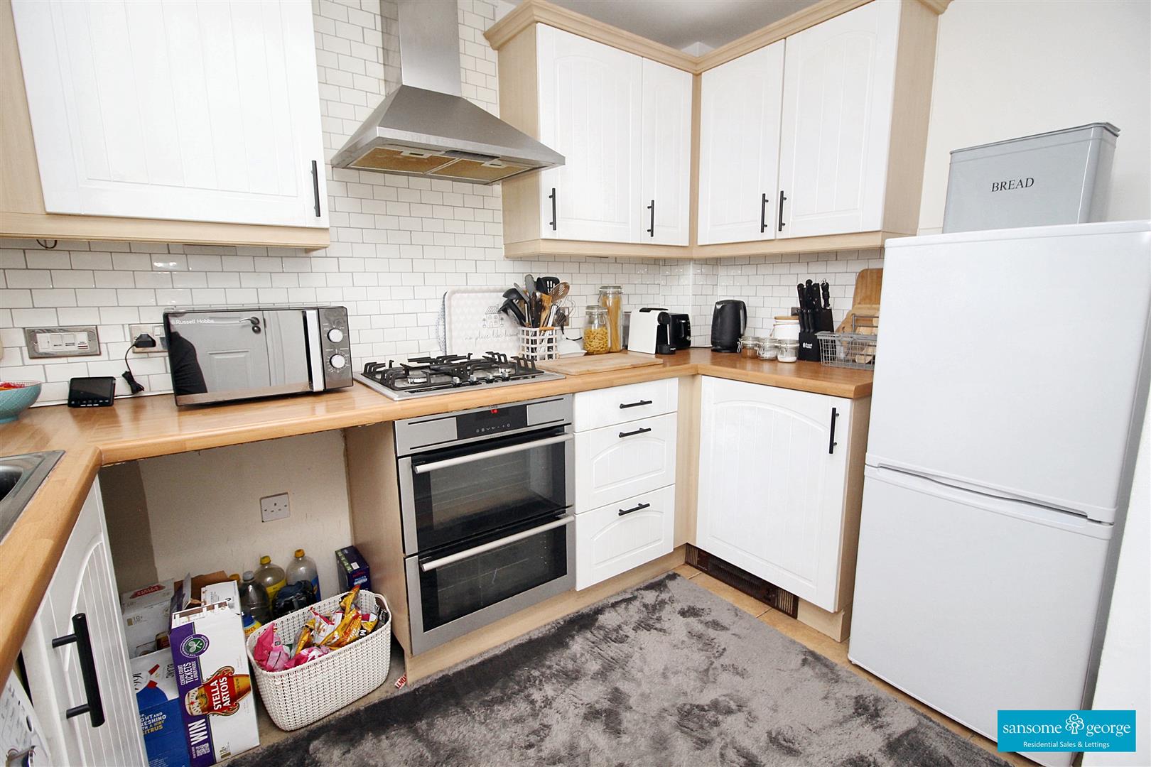 2 bed property in Pryor Close, Reading
